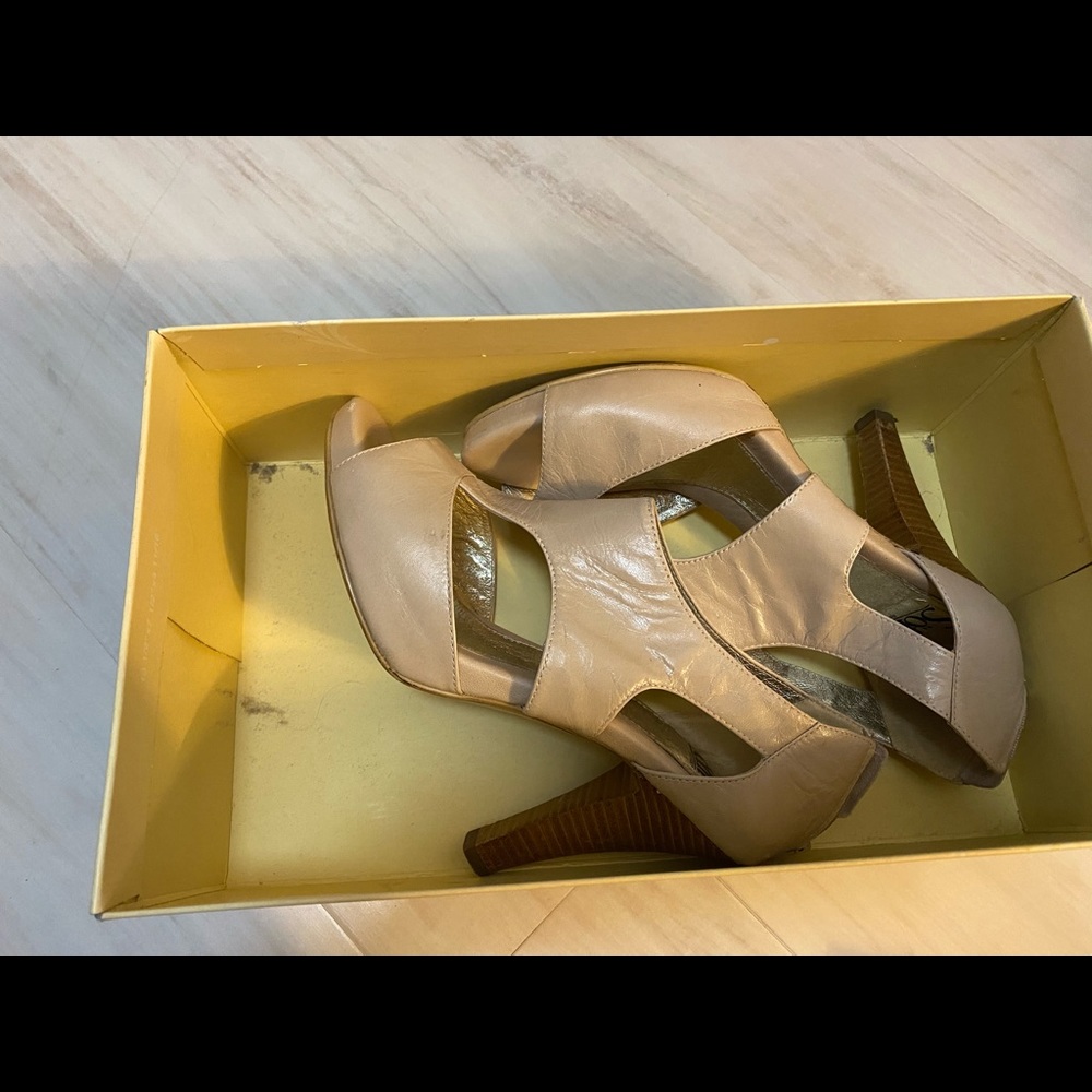 Sofft tan heels